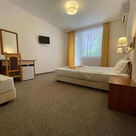 Alatoni Apartahotel 3*