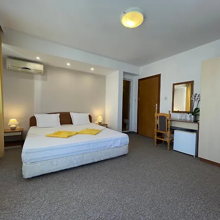 Alatoni アパートホテル 3*