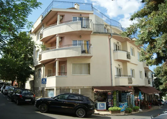 Alatoni 公寓式酒店 3*