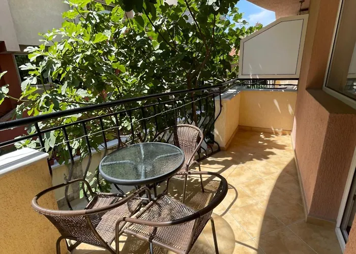 Alatoni 公寓式酒店 3*