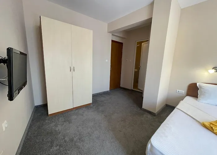 Alatoni 公寓式酒店 3*