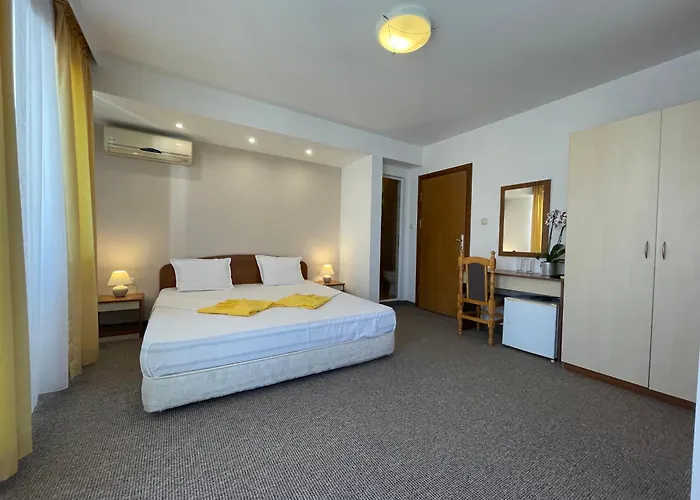 Alatoni 公寓式酒店 3*